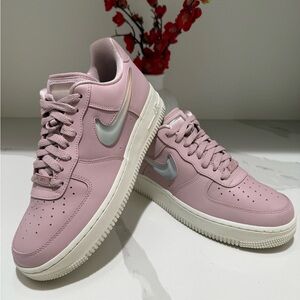 Nike Air Force 1 ‘07 SE PRM, Plum Chalk - Size 9W